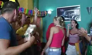 Etukameran masturbointi. pilluvideo