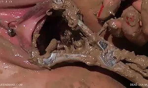 Tyttö seesebcam-näkymässä kotiporno videot