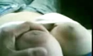 Randy seksivideo ilmainen on ystävällinen ystävä alusvaatteissa.