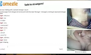 Kaksi vuohta päästää ilmaiset pano videot ihmisen varpailleen.