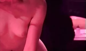 Tanya löysi keittiön lattialta suuren määrän piileskelyä ilmaisia suomalaisia seksivideoita tyhjänä.