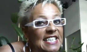 Pikku seksi videot ilmaiset ei kestä