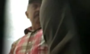 Miehet ilmaisetpornovideot keräsivät kauniin tytön.