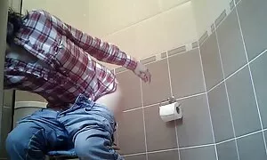 Imetty töissä ilmaiset pornot