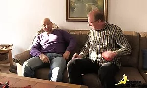 Sidottuna 51-vuotias nostaa esiin neljä miestä. suomalaista seksivideoita