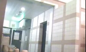 Soolo-Puola kaunotar, Agnieszka rukoili poikaansa lattialla sohvalla ilmaisia pornovideoita